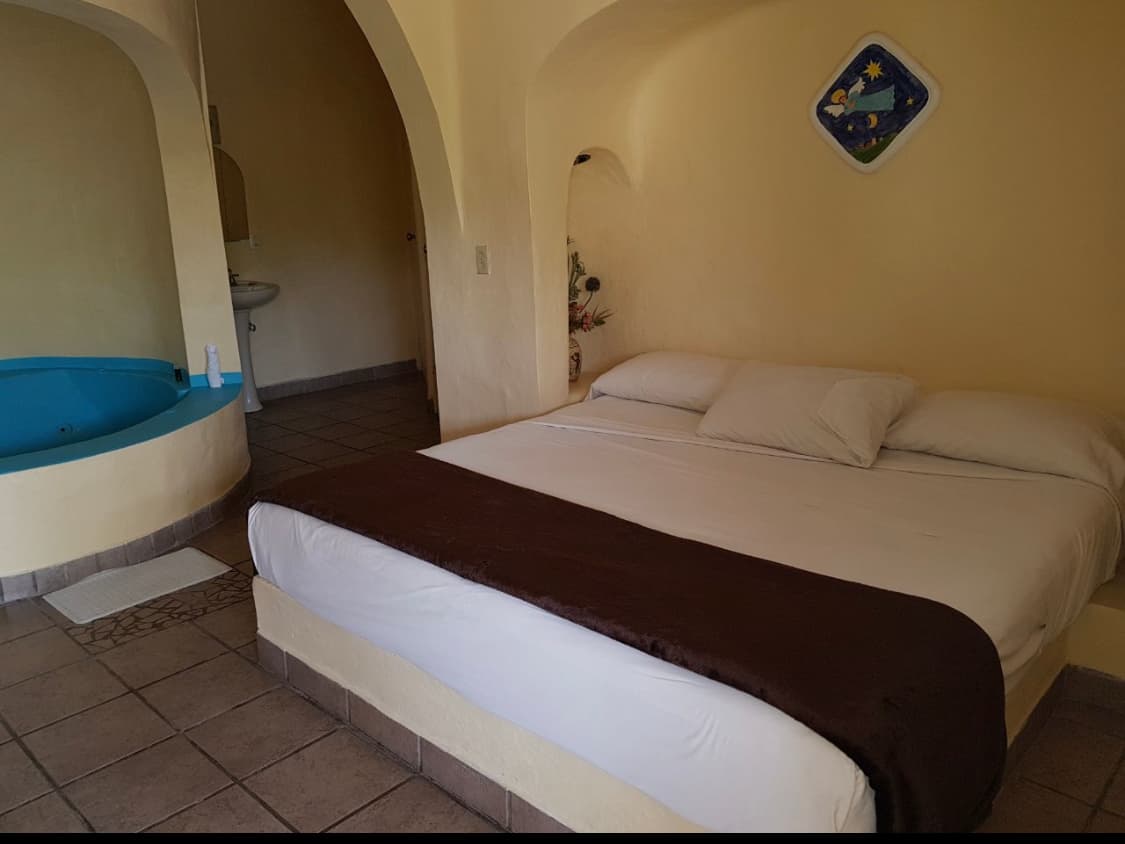 Bed & jacuzzi